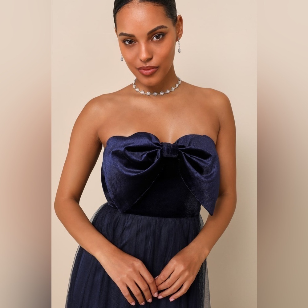 NWOT Lulus Perfectly Dramatic Navy Velvet Tulle Strapless Bow Maxi Dress - Picture 4 of 8